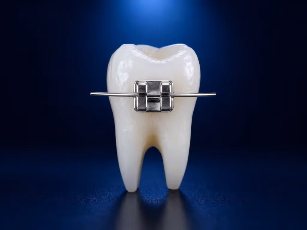 Dente com bráquete e fio de aparelho ortodôntico